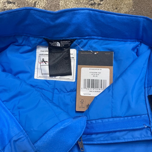 The North Face Boys Freedom Insulated Snow pants - Picture 9 of 12